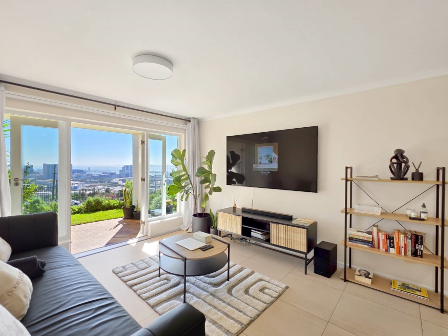 2 Bedroom Property for Sale in Vredehoek Western Cape